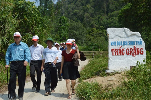 Thác Grăng là một trong số ít điểm du lịch được đoàn khảo sát đánh giá cao.