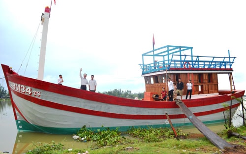 Tàu cá QNa 91134 có công suất 683CV của ông Đỗ Nhựt (thôn Sâm Linh Đông, Tam Quang) là phương tiện đầu tiên được hạ thủy từ vốn vay của Quỹ hỗ trợ ngư dân Quảng Nam.Ảnh: QUANG VIỆT