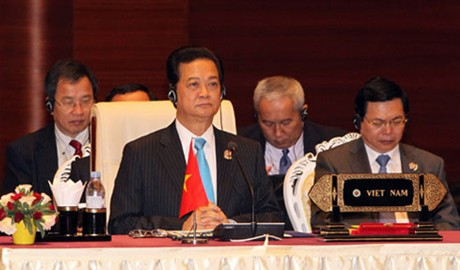 Thủ tướng Nguyễn Tấn Dũng phát biểu tại Hội nghị Cấp cao ASEAN lần thứ 24. Ảnh VGP/Nhật Bắc