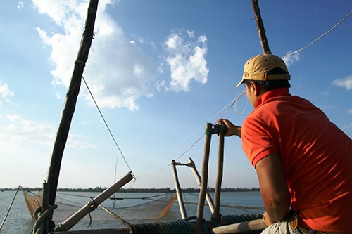 Thả rớ chờ... đêm.Ảnh: Phương Giang