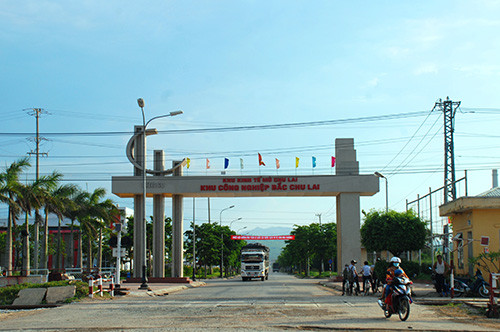 Núi Thành đã tạo sự chuyển biến mới trong phát triển kinh tế  địa phương.  TRONG ẢNH: Khu công nghiệp Bắc Chu Lai hoạt động hiệu quả, góp phần thúc đẩy kinh tế Núi Thành phát triển. Ảnh: ĐOÀN ĐẠO