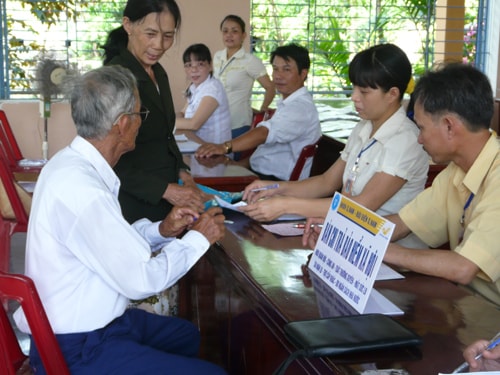 Đến nay, dịch vụ chi trả chế độ bảo hiểm xã hội cho đối tượng hưu trí, gia đình chính sách  qua hệ thống bưu điện đã tiến hành chi trả đều khắp trên 17 huyện, thành phố của tỉnh.