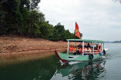 Khảo sát tại hồ Phú Ninh.