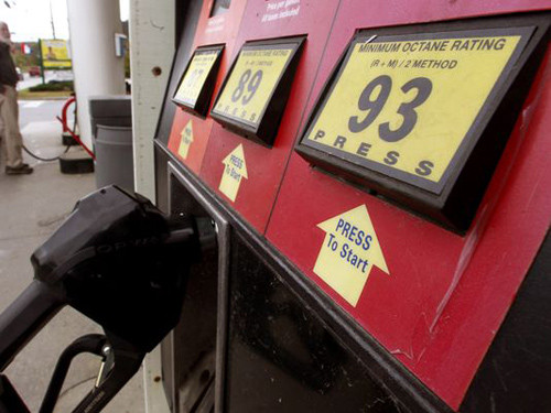 Giá dầu có nguy cơ tăng do bất ổn đang diễn ra tại Iraq. (ảnh AP)