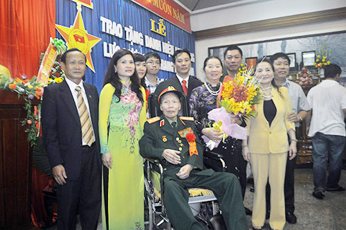 Trung tướng Phan Hoan tại Lễ đón nhận danh hiệu Anh hùng lực lượng vũ trang nhân dân năm 2012. Ảnh: QUẾ LÂM