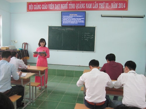 Bài trình giảng của cô giáo Phạm Thị Thu Hà (Trường Cao đẳng Điện lực miền Trung) đoạt giải Nhất tại hội giảng. Ảnh: D.L