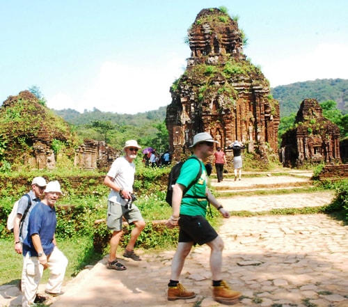 Đền tháp Mỹ Sơn: du khách chỉ đến rồi đi.