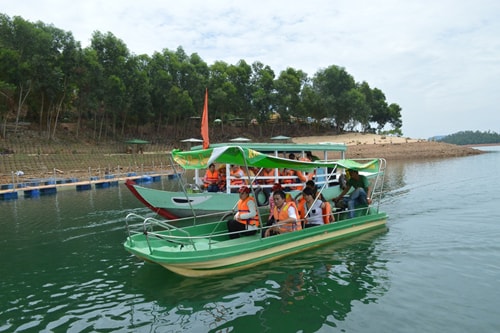 Chất lượng đội ngũ nhân viên hiện nay tại các điểm đến chưa đáp ứng nhu cầu của du khách.  