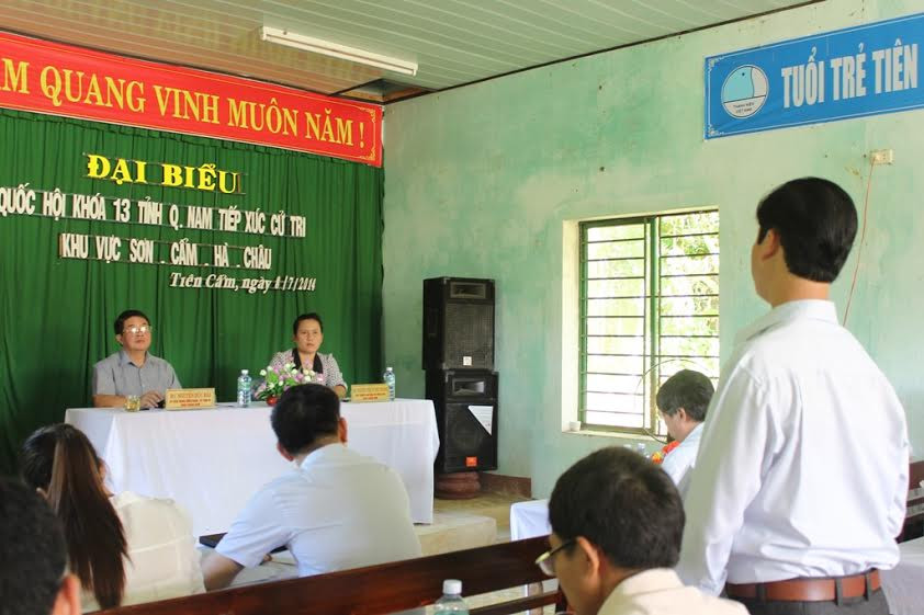 Cử tri huyện Tiên Phước đến tham gia buổi tiếp xúc cử tri khá đông đủ.