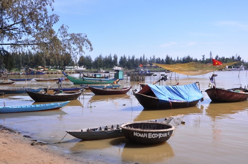 Làng chài ở gần khu vực ven biển Duy Hải (Duy Xuyên). Ảnh: H.P