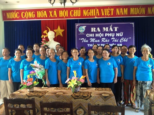 Ra mắt Chi hội phụ nữ “Thu mua rác tái chế” .