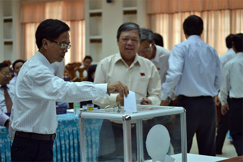 Bỏ phiếu bầu Chủ tịch HĐND tỉnh và hai Phó Chủ tịch UBND tỉnh Quảng Nam