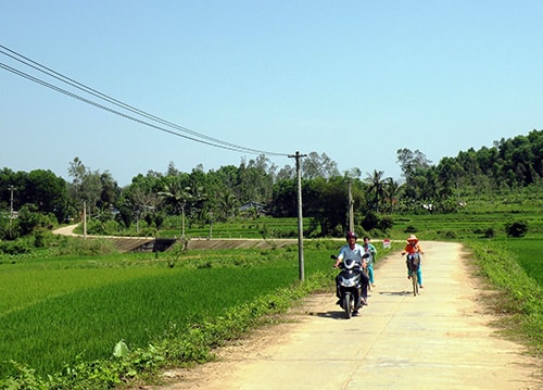 Hạ tầng giao thông ở xã Bình Lâm (Hiệp Đức) được xây dựng đồng bộ.