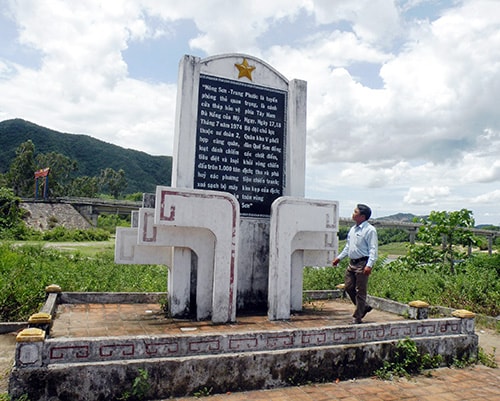 Bia chiến thắng Nông Sơn - Trung Phước.