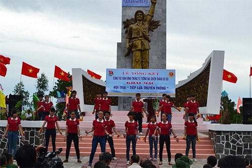 Khai mạc hội trại “Tiếp lửa truyền thống”