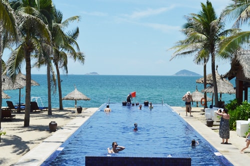 Các khu resort ven biển Cửa Đại thu hút khoảng 30% du khách đến Hội An hàng năm. Ảnh: VĨNH LỘC