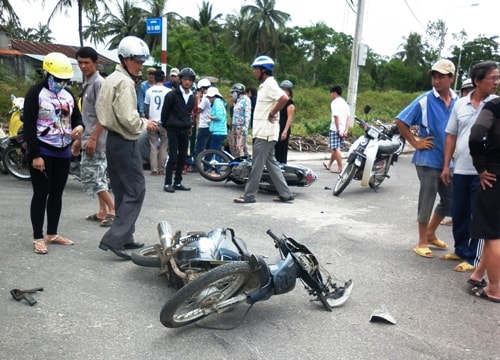 Hiện trường vụ tai nạn giao thông tại ngã 4 đường N24 và Ông Ích Khiêm.