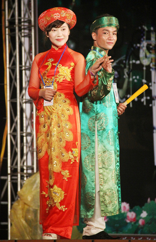 Ngoài các dân tộc thiểu số anh em, đêm hội còn giới thiệu trang phục truyền thống của dân tộc Kinh.