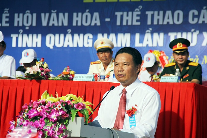 Mr Le Van Thanh, Vice chairman of Quang Nam provincial People’s Committee, gives festival opening  speech