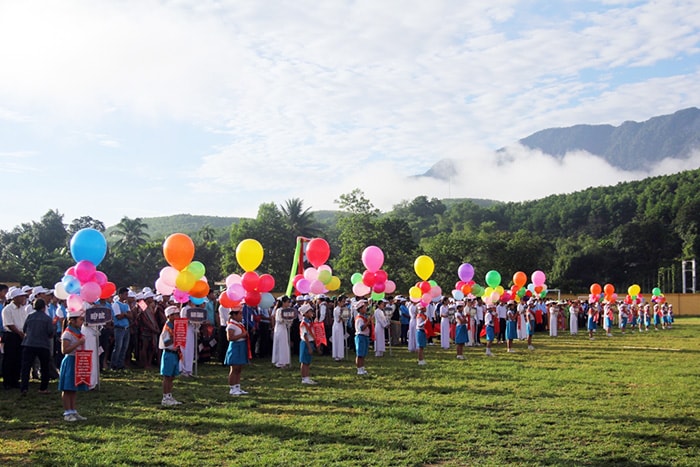 The participants attend the festival opening ceremony.