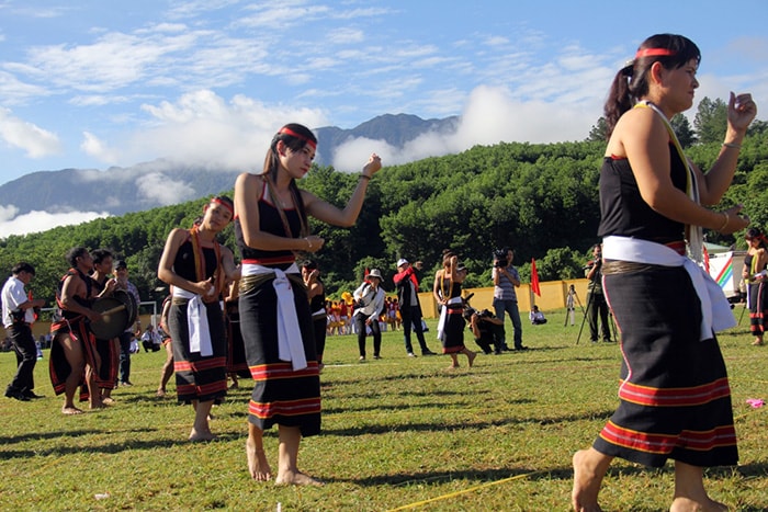 Dance performance of Tra Bui commune art group 