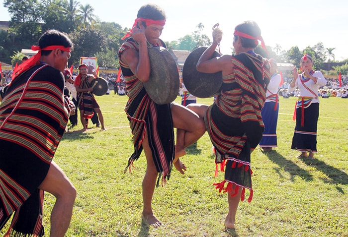 Gong dance performed by dancers of Tra Bong district (Quang Ngai province)