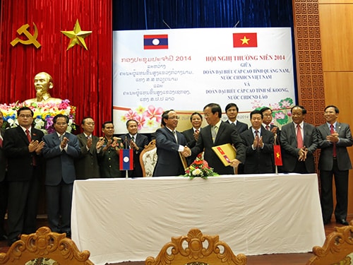 Two provinces Quang Nam and Sekong sign the Cooperation Agreement.