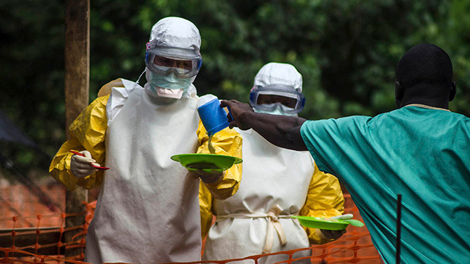 Tính đến hiện tại virus Ebola đã khiến 887 người tử vong. Ảnh: Reuters.