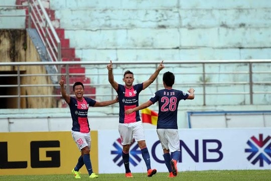 Các cầu thủ Kitchee ăn mừng bàn mở tỉ số.