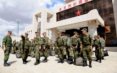 Binh sỹ Trung Quốc chuẩn bị tham gia tập trận