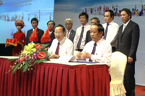 Lễ ký kết hợp tác đầu tư giữa UBND tỉnh với Tập đoàn Dệt may Việt Nam triển khai các dự án dệt may trên địa bàn tỉnh.