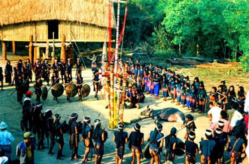 Quang Nam province has attracted tourists by it colourful traditional festivals and craft villages.    