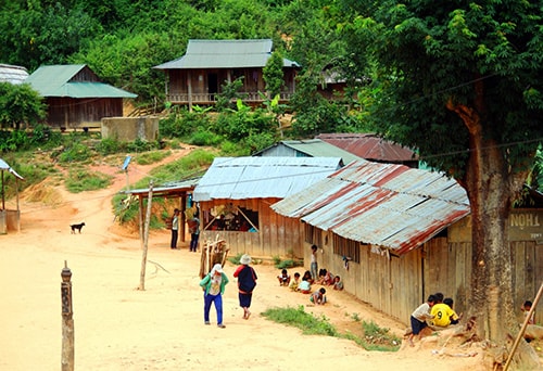 Một góc làng Côn Zốt nơi “cổng trời”. Ảnh: T.N