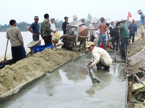 Hơn 2 năm qua, Duy Xuyên đã bê tông hóa thêm 65km đường liên xã, liên thôn.Ảnh: H.N