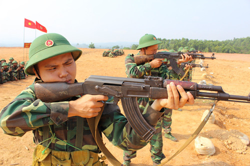 Tân binh nhập ngũ đợt 1 năm 2014 trên thao trường huấn luyện của Trung đoàn T85 (Bộ Chỉ huy Quân sự tỉnh). Ảnh: ANH TRANG