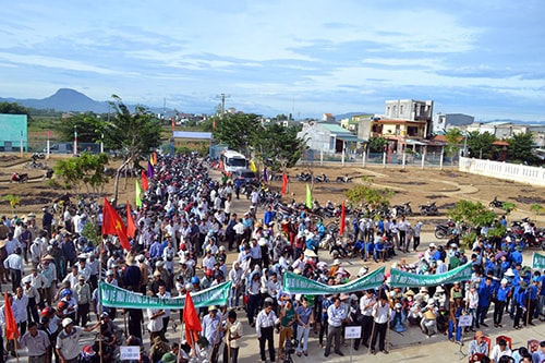 Đông đảo cán bộ và nhân dân Đại Lộc tham gia hưởng ứng chiến dịch.