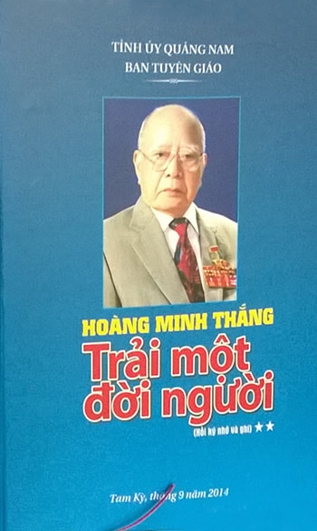 Bìa cuốn hồi ký “Trải một đời người”.