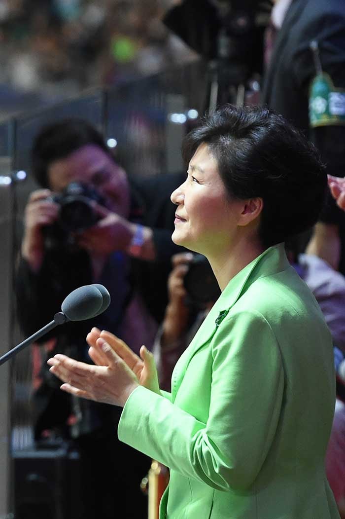 Lễ khai mạc có sự tham dự của Tổng thống Hàn Quốc - Park Geun-hye.  