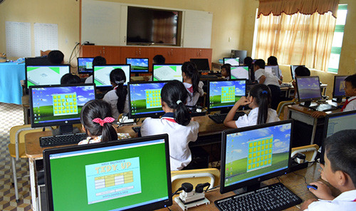 Dàn máy vi tính của Trường Tiểu học số 2 Duy Phước (Duy Xuyên) do Văn phòng Cơ quan hợp tác quốc tế Hàn Quốc (KOICA), Trường Đại học Chungwoon tài trợ. 