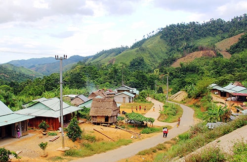 Làng A Điêu ngày nay được dựng trên phần đất người làng Tu Ngung tặng năm xưa. Ảnh: ALĂNG NGƯỚC