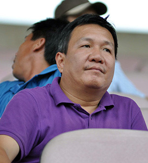 HLV Hoàng Văn Phúc trong một lần đến sân Tam Kỳ chứng kiến vòng chung kết giải hạng nhì.