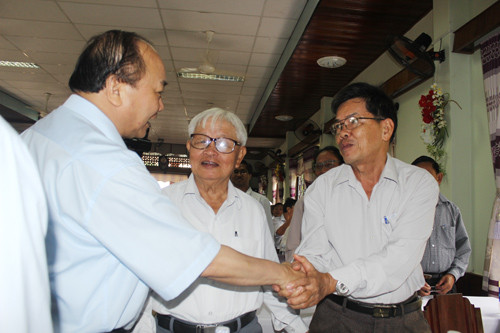 Phó Thủ tướng Nguyễn Xuân Phúc thăm hỏi cử tri Tiên Phước.