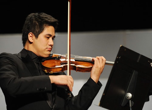 Nghệ sĩ violin tài năng Bùi Công Duy tham gia Festival âm nhạc mới Á - Âu 2014.