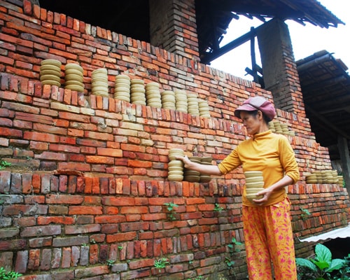 Làng gốm cổ Thanh Hà với những nhịp sống bình lặng cùng đất nung...         Ảnh: M.Hải