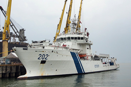 Tàu Samudra Paheradar (số hiệu 202) cập cảng Tiên Sa (Đà Nẵng) sáng 14.10