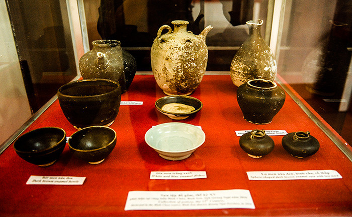 Bộ sưu tập gốm Chu Đậu thuộc thời Lê thế kỷ thứ XV phát hiện tại vùng biển Cù Lao Chàm (Hội An).