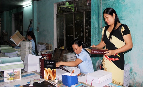 Chị Nguyễn Thị Lệ Huyền luôn quan tâm đến đời sống, chế độ dành cho người lao động của công ty.