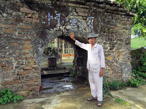 Di tích Dinh bà Thu Bồn được gìn giữ từ sự chung tay bảo vệ của người dân thôn Trung An, xã Quế Trung. Ảnh: H.YÊN