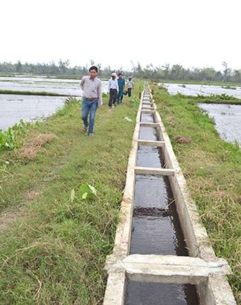 Kênh tưới nước Ba Cù Hạ được đưa vào sử dụng từ đầu năm 2014 đến nay.