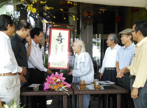 Hội VH-NT Quảng Nam mừng thượng thọ 90 tuổi nhạc sĩ Phan Huỳnh Điểu. ảnh: P.C.A